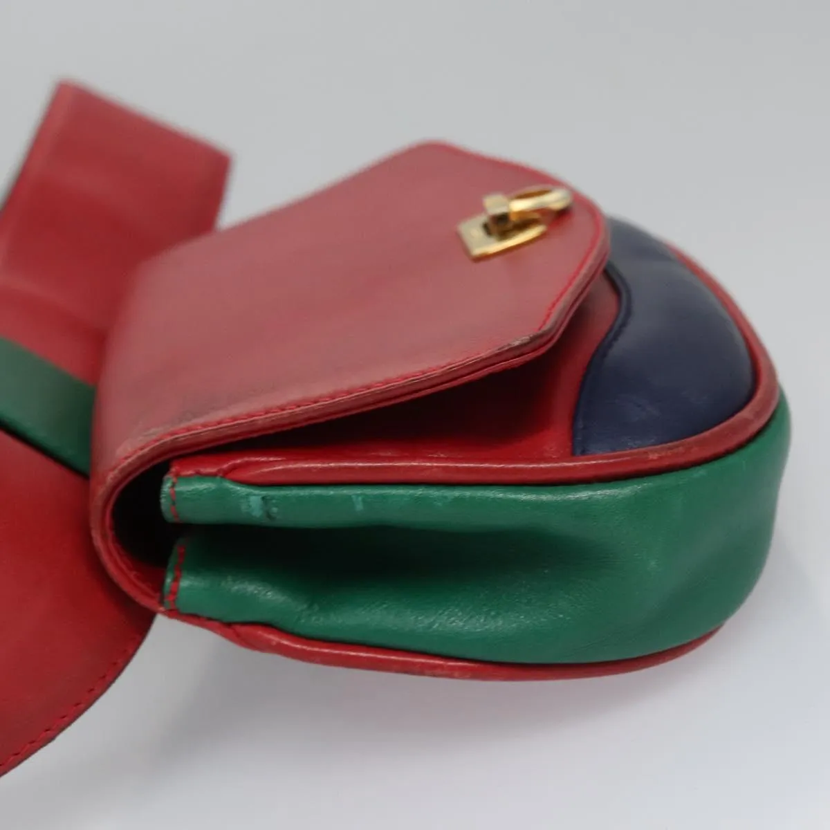 Salvatore Ferragamo Gancini Leather Shoulder Bag (Pre-Owned)