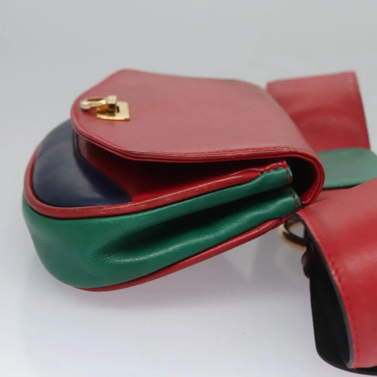 Salvatore Ferragamo Gancini Leather Shoulder Bag (Pre-Owned)