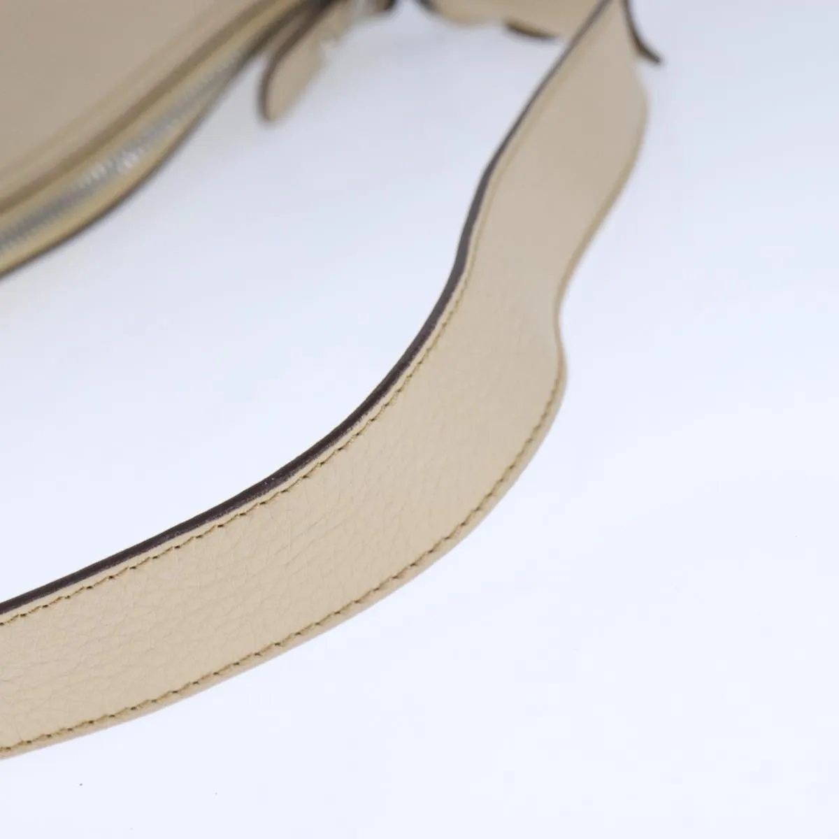 Salvatore Ferragamo Gancini  Leather Shoulder Bag (Pre-Owned)