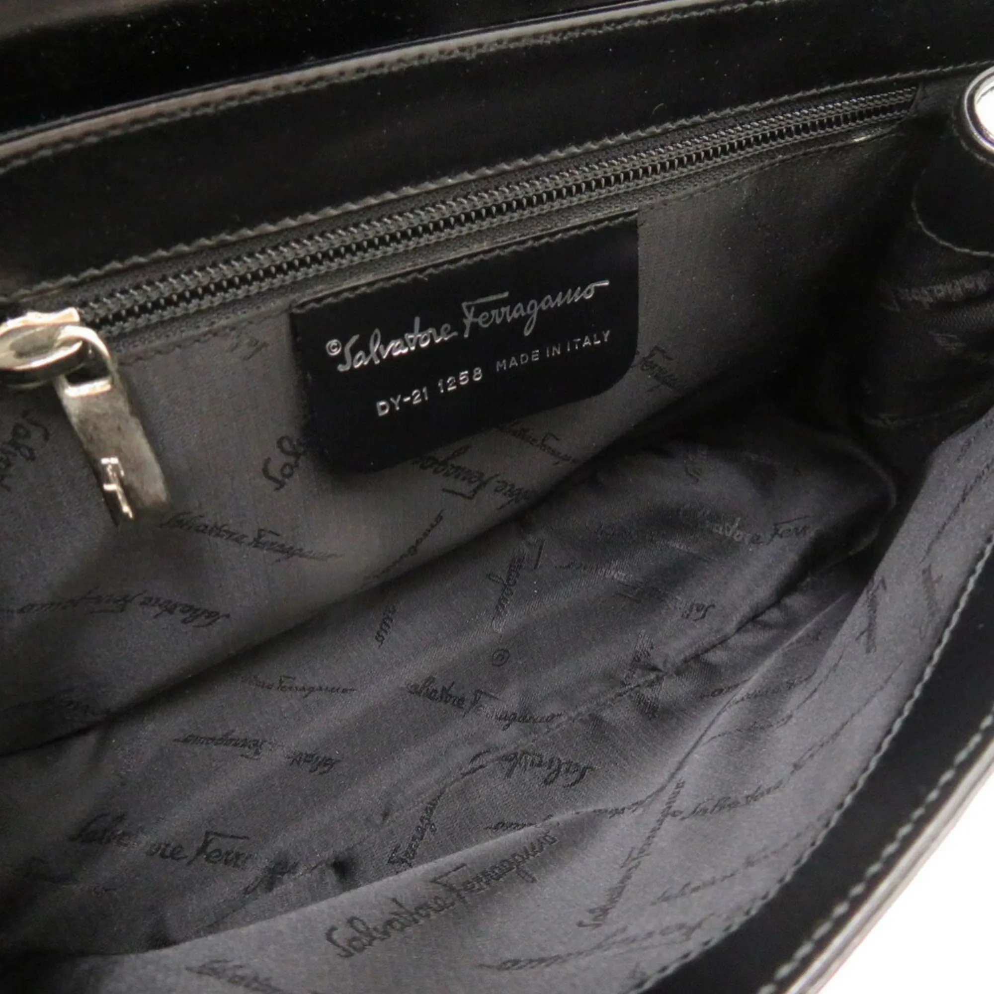 Salvatore Ferragamo  Leather Handbag (Pre-Owned)