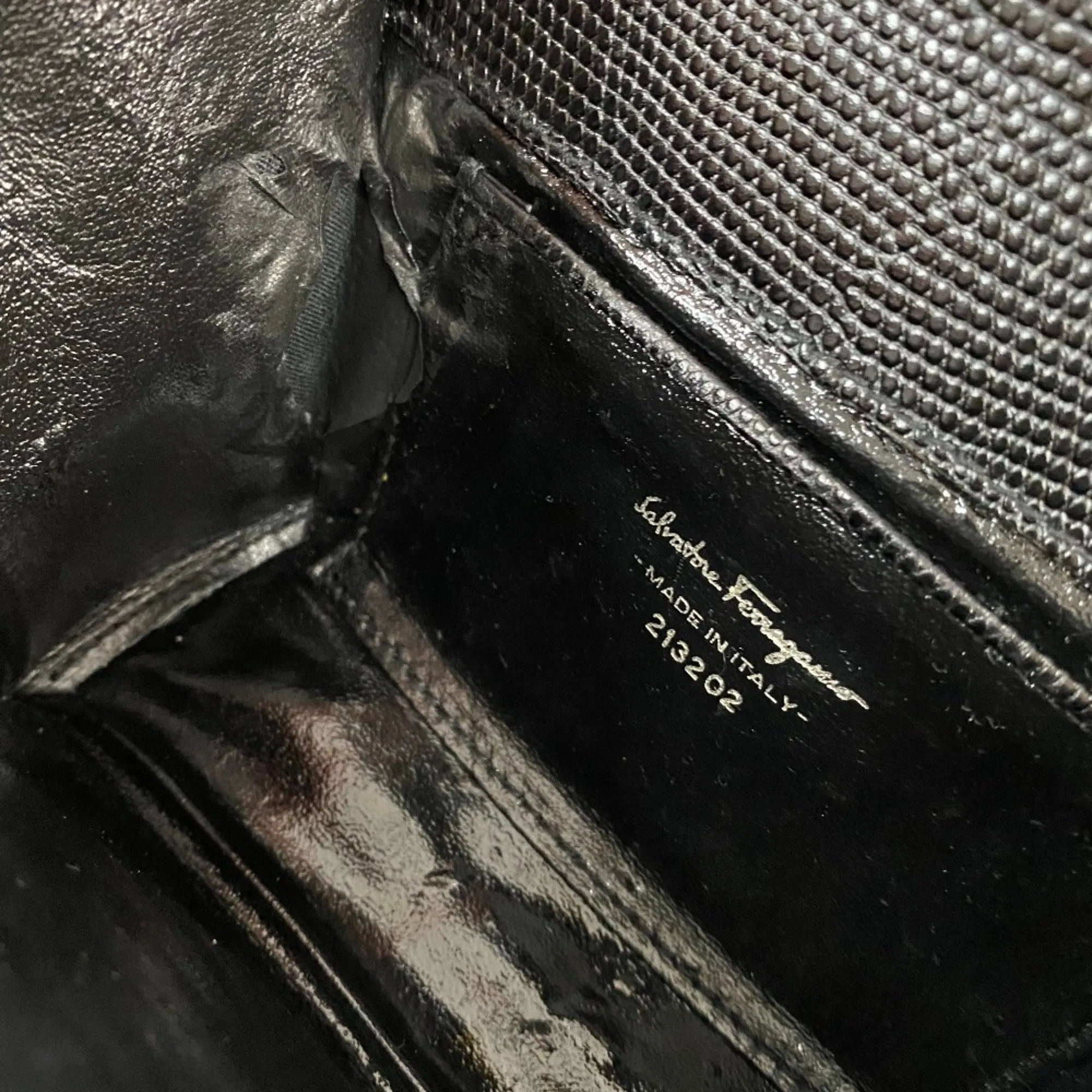 Salvatore Ferragamo  Leather Pochette Shoulder Bag (Pre-Owned)