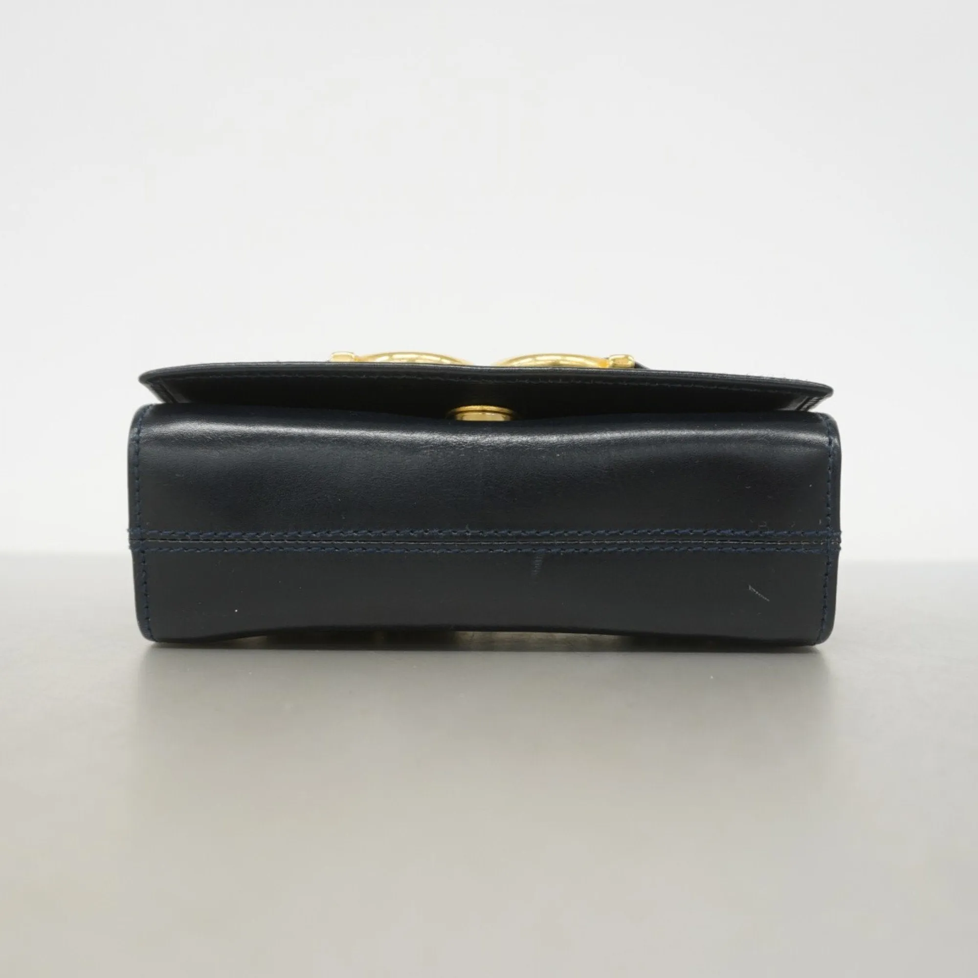 Salvatore Ferragamo Leather Shoulder Bag (Pre-Owned)
