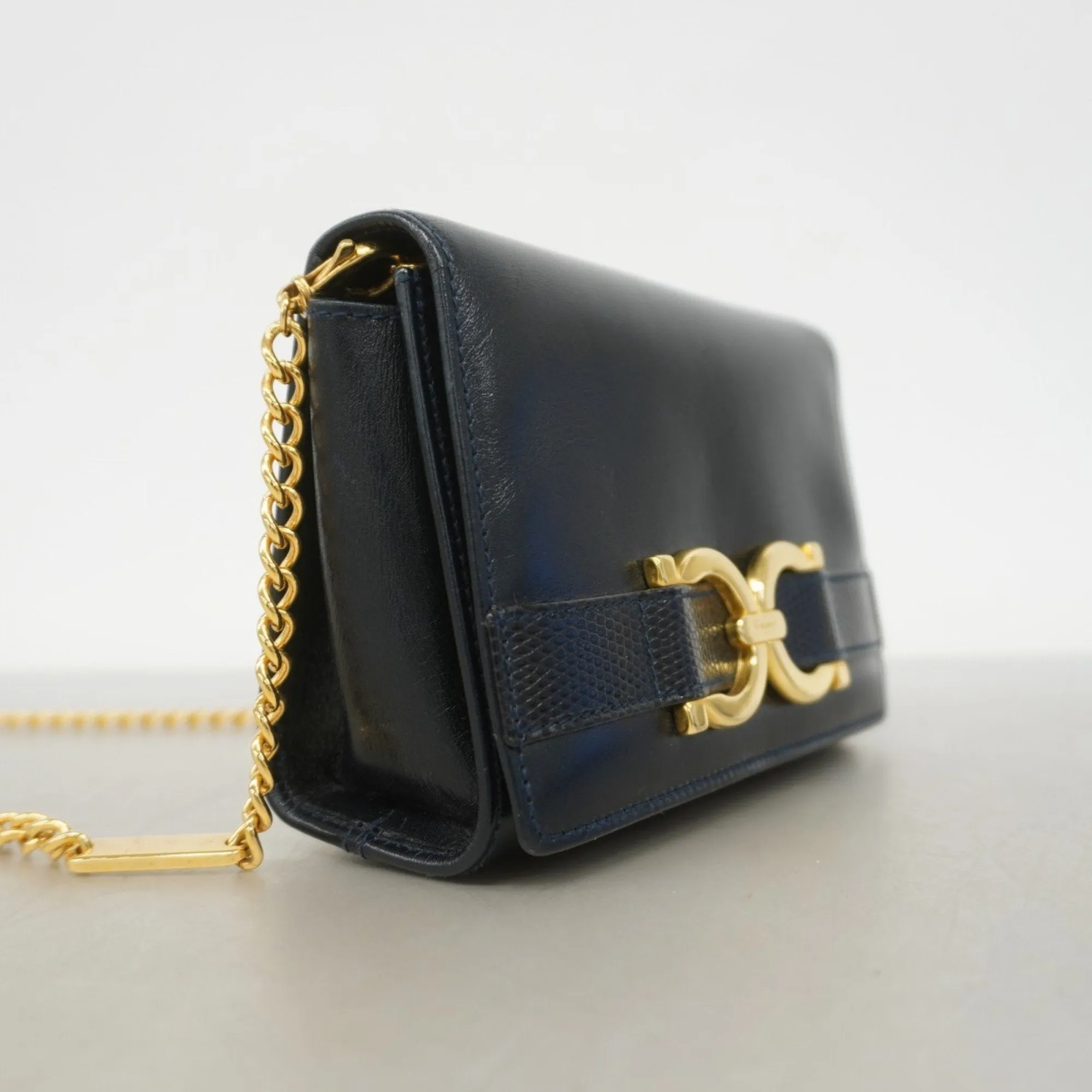 Salvatore Ferragamo Leather Shoulder Bag (Pre-Owned)