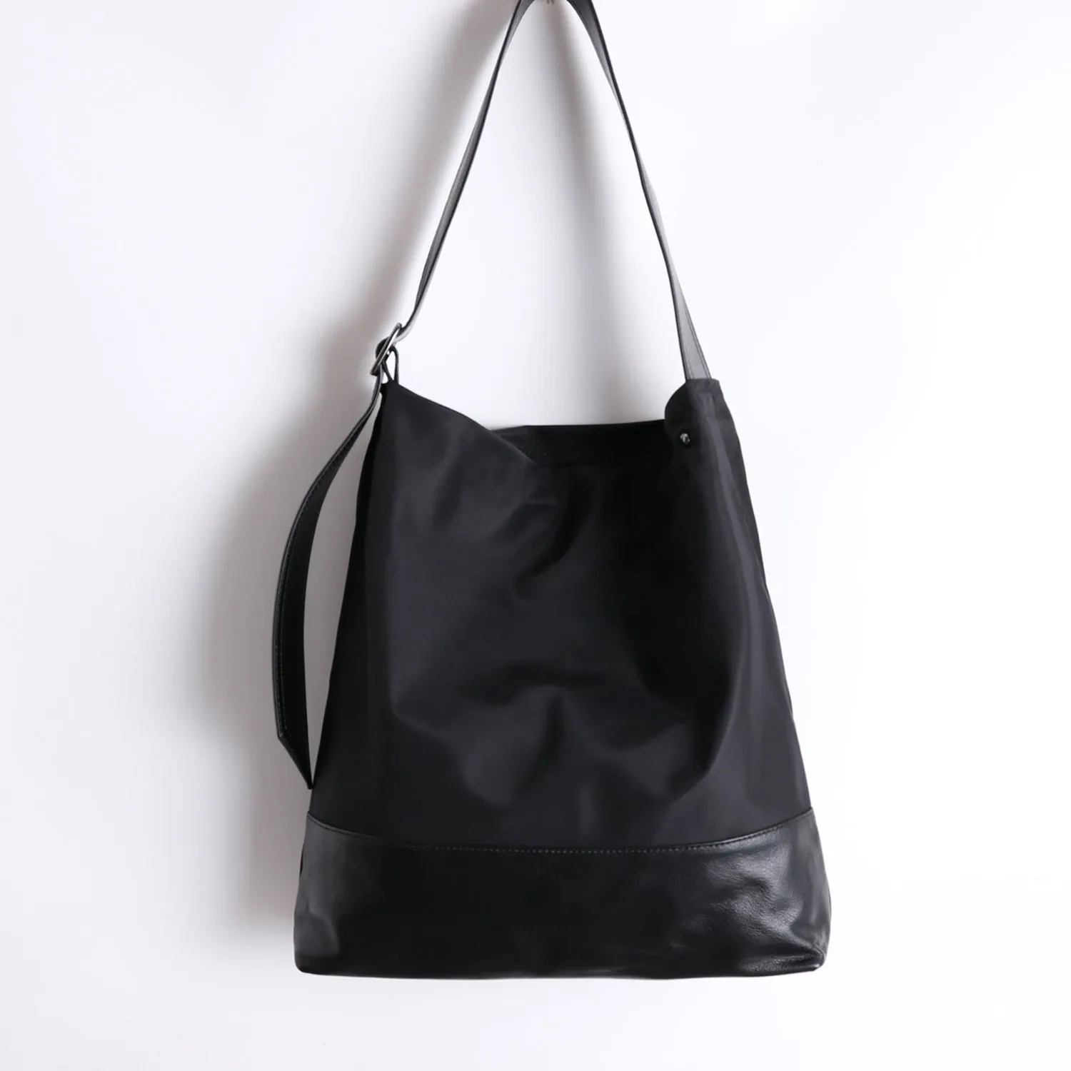 Womens Nylon Leather Shoulder Tote Womens Black Nylon Totes Purse Nylon Tote Purse for Ladies
